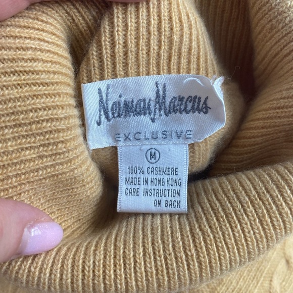 Neiman Marcus Womens 100% Cashmere Sweater Medium M Turtleneck Cable Knit Preppy - Picture 2 of 6